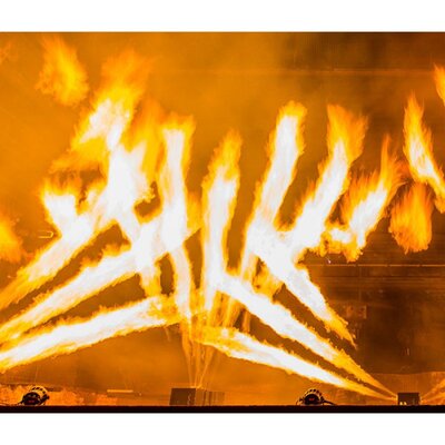 Explo - Fluid based flame machine that uses a liquid driven flame-system with moving head