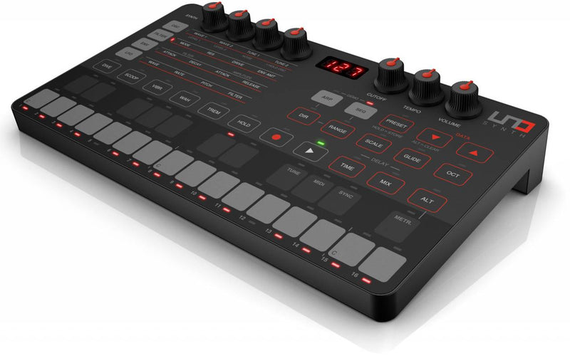 IK Multimedia UNO Synth